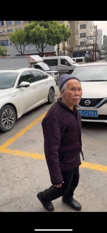年老痴呆母亲想回老家不小心出门走丢，麻烦感谢大家！ - 龙金鸾