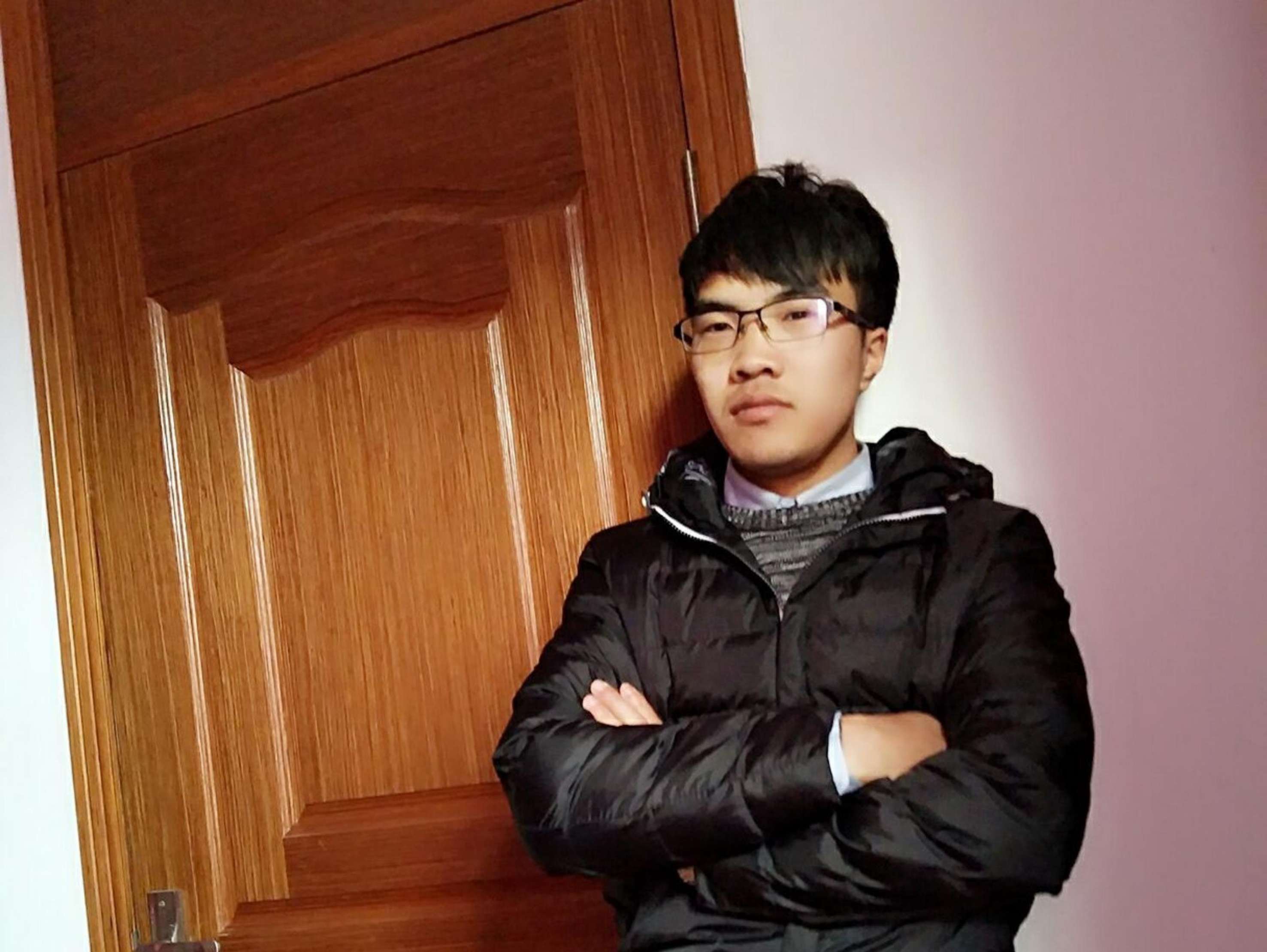 家人一直在他，找他一直找不到父母每天都以泪洗面 - 潘秀科