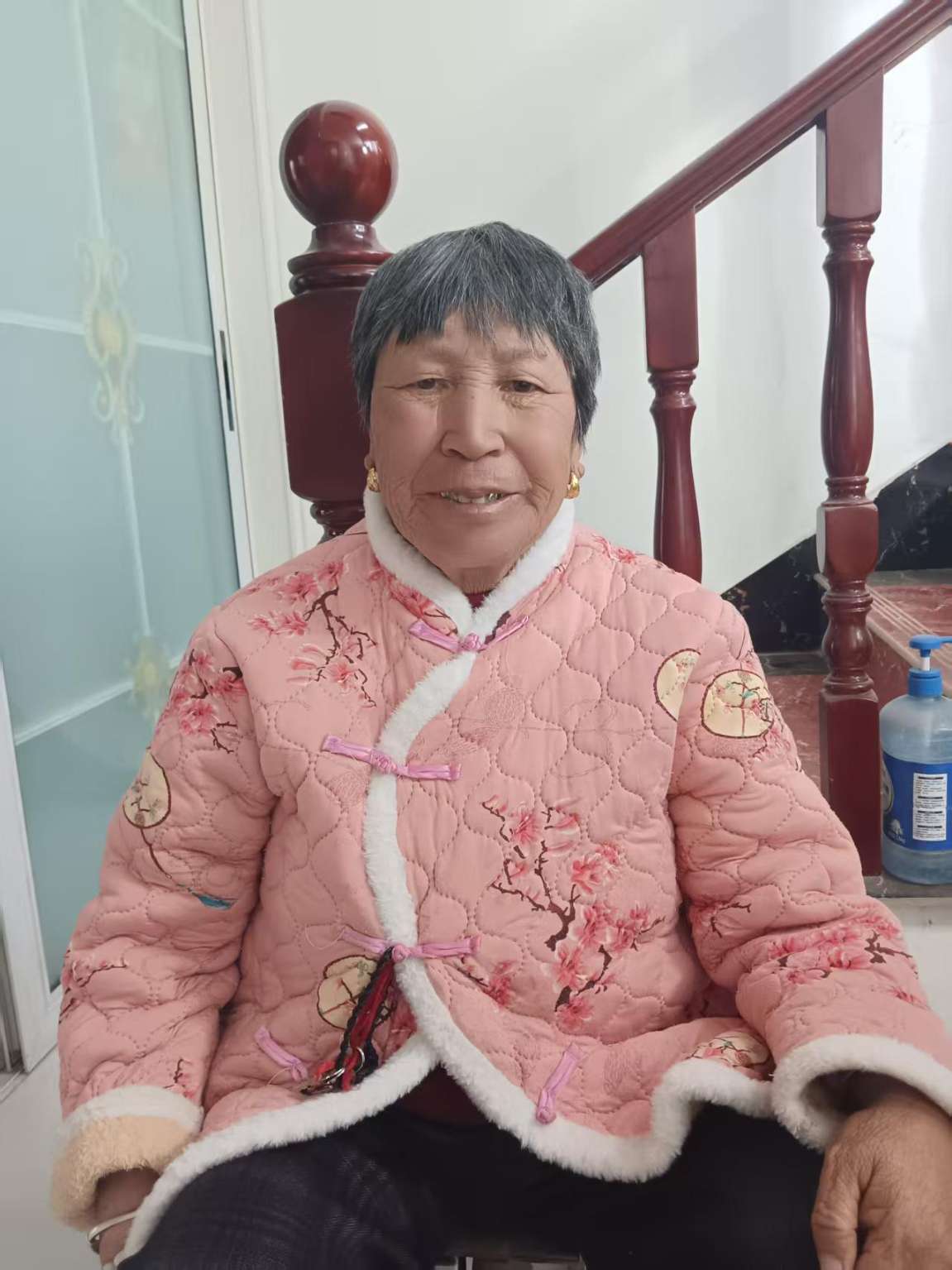 寻找家，四川或者湖南人。家有四个妹妹一个弟弟。 - 陈宝翠